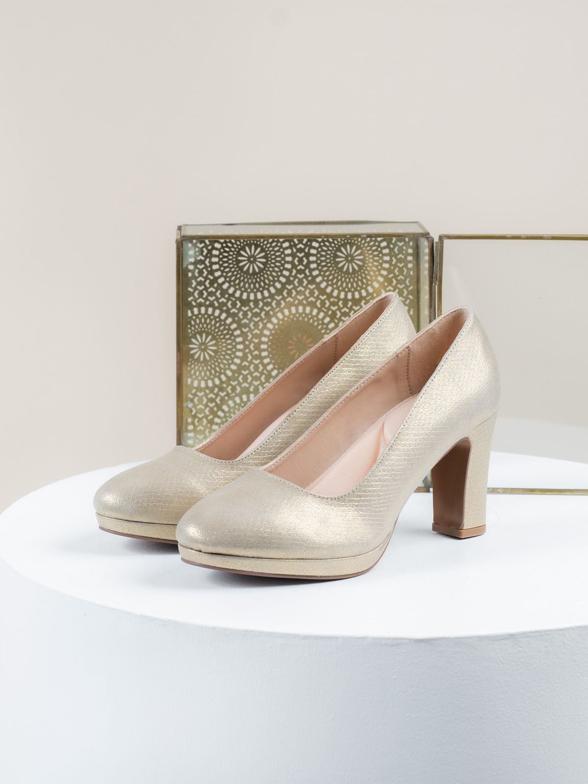 Zapato Mujer Azucena Dorado Azaleia