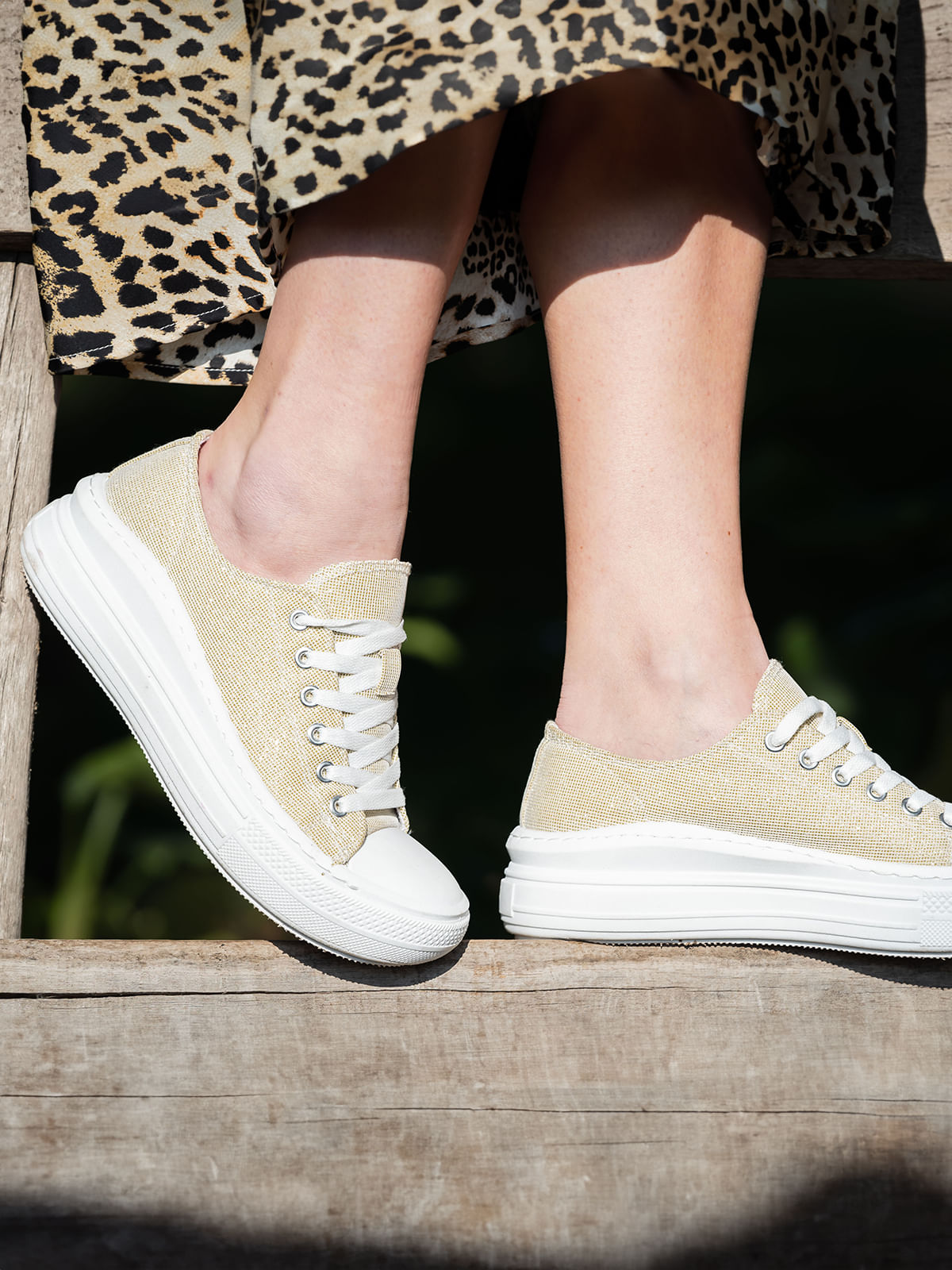 Zapatilla Mujer Lona Dorado Azaleia