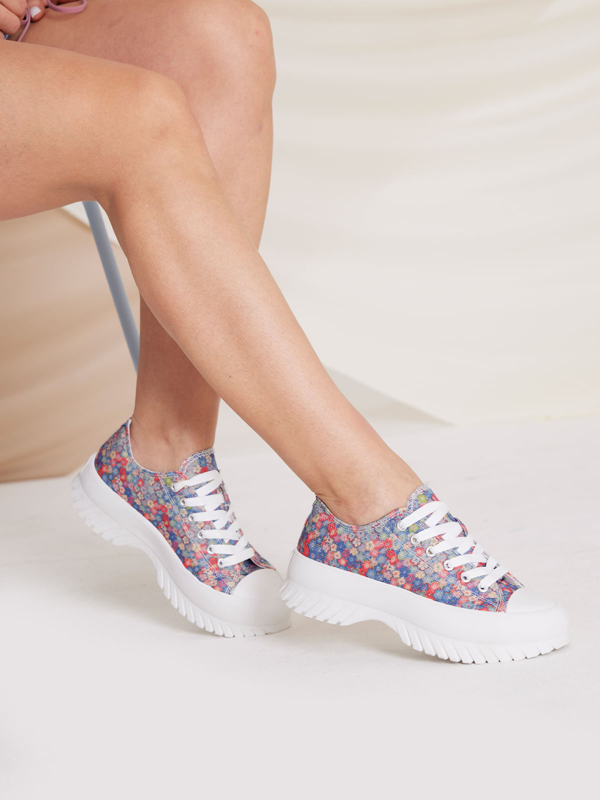 Zapatilla Mujer Bento Denim Floral Azaleia